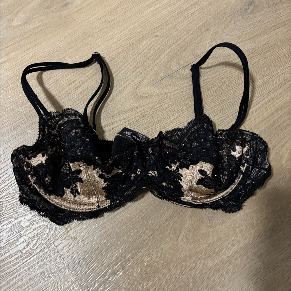 Victoria's Secret Black and Tan Lace Bra